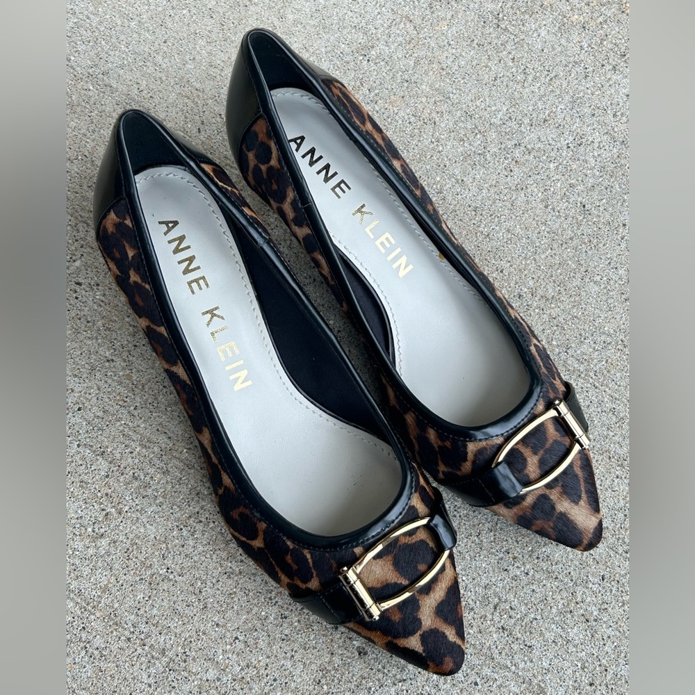 NWOB Anne Klein Leopard Print Marylyn Buckle Kitten Heel size 8.5